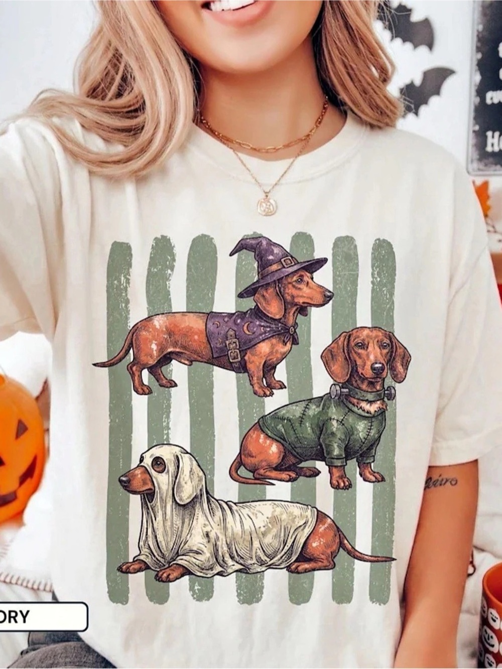 Comfort Colors Ivory Dachshund Graphic Short Sleeve Tee in White & Green
